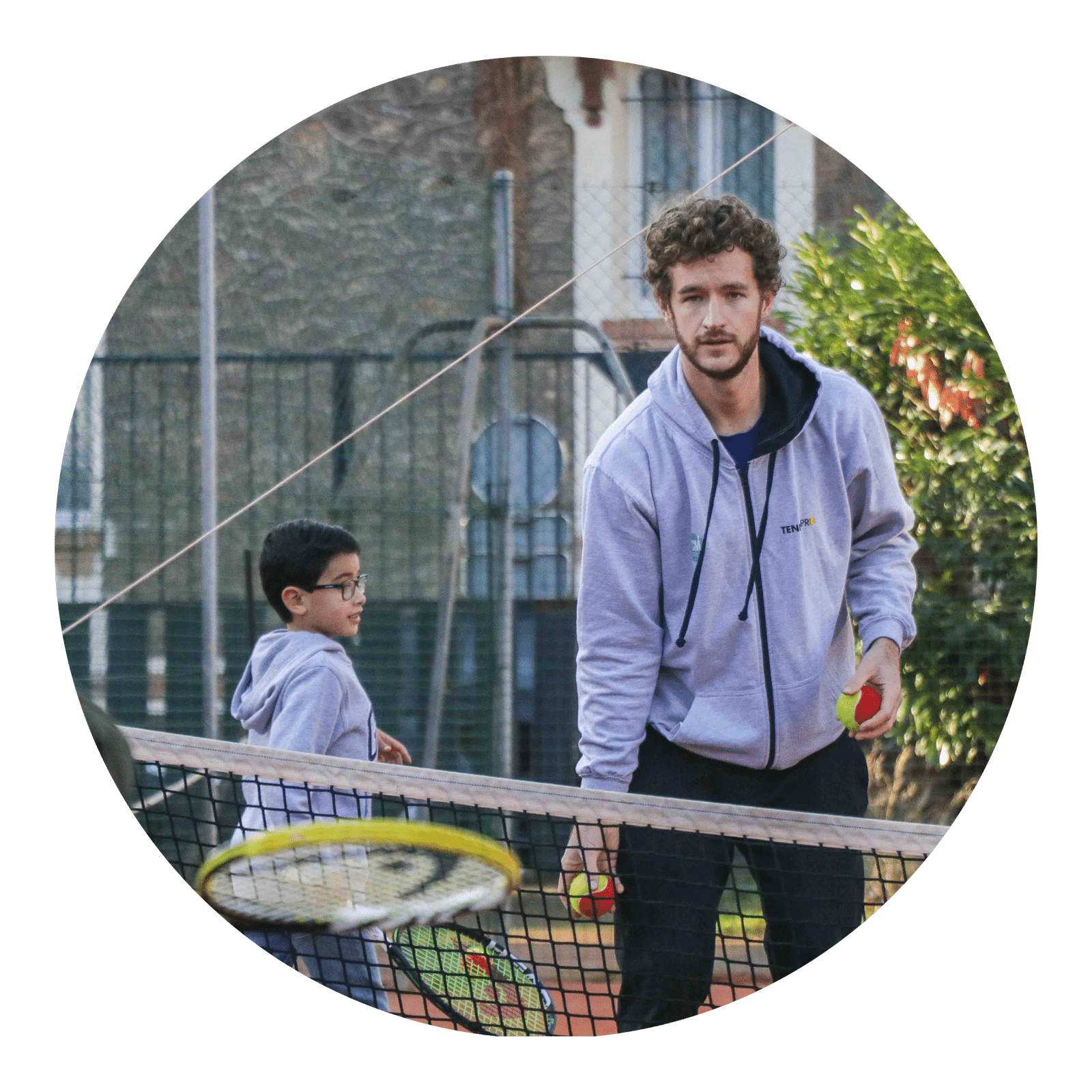 L'école de tennis regroupe les cours pour les enfants de 6 à 18 ans. Tennis Club du Ménil, à Asnières-sur-Seine (92)